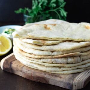 خبز بيتا شرقي