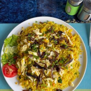 Riz sauté au poulet et légumes