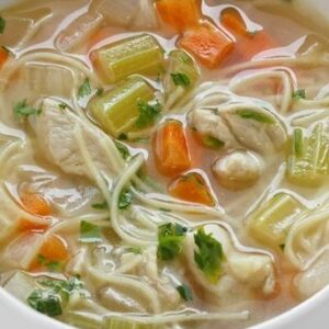 Soupe légère au poulet et légumes