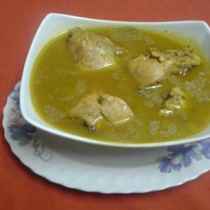 Soupe légère au poulet et légumes frais