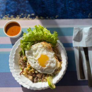 Soupe chaude aux légumes et protéines