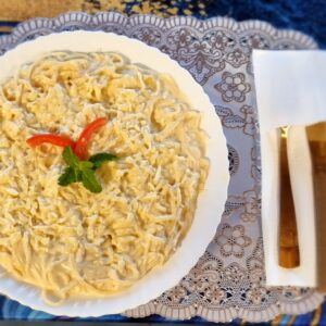 Creamy spaghetti with melted cheddar cheese