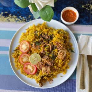 "Biryani Viande, plat emblématique indien à base de riz basmati, viande tendre et mélange d'épices aromatiques"