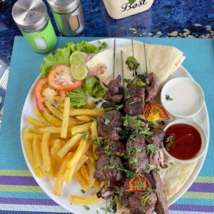 "Meat skewer, charcoal-grilled marinated lamb cubes with vegetables"