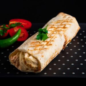 "Tacos 4 Fromages, une explosion de fromages fondants dans une tortilla grillée, accompagnée de sauces maison et de frites croustillantes."