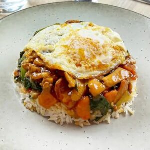 صحن مقلوب بالدجاج